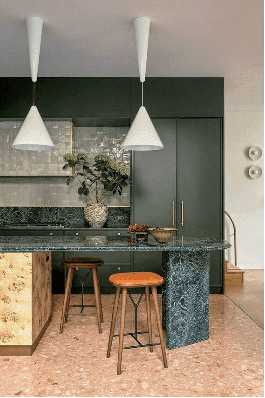 дві люстри на кухні