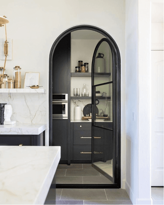 двері у вигляді арки