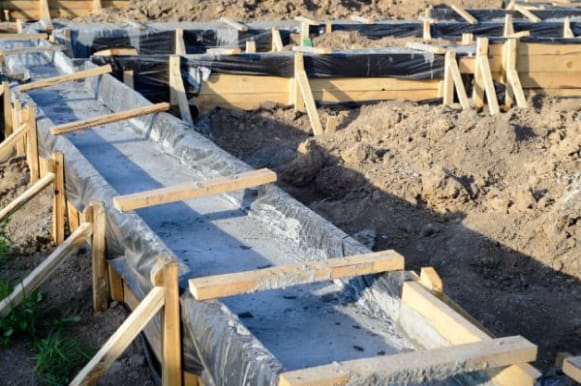 Підготовка основи для стрічкового фундаменту