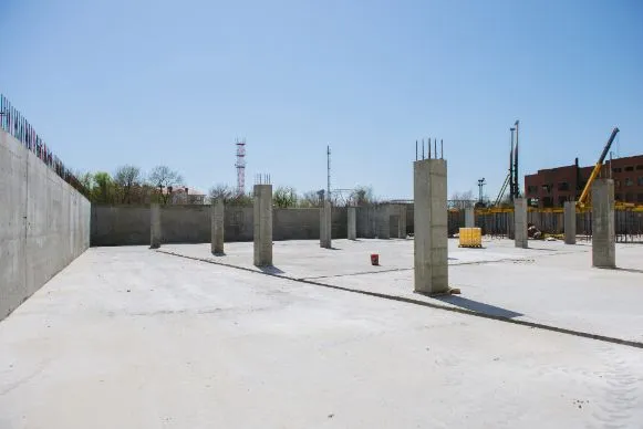 Заливка бетону для монолітної плити