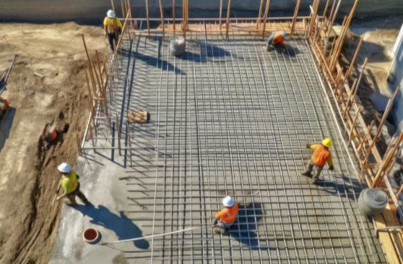 Заливка бетону в армовану монолітну плиту