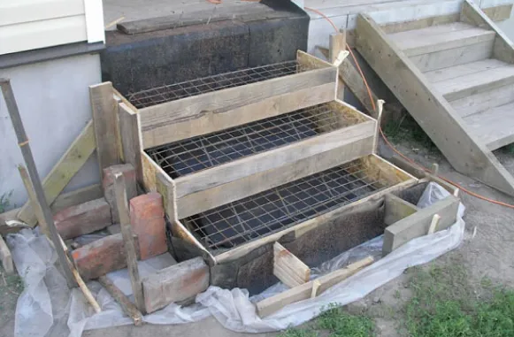 Готовий бетонний фундамент для сходів