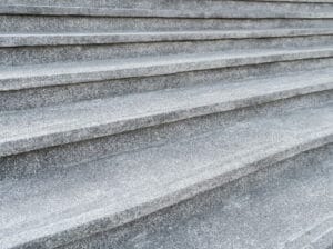 Монтаж кам'яних сходів