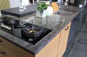 Виробництво та монтаж стільниць з граніту в Києві та області