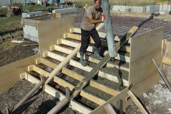 Бетонні сходи: ціна за роботу та особливості монтажу