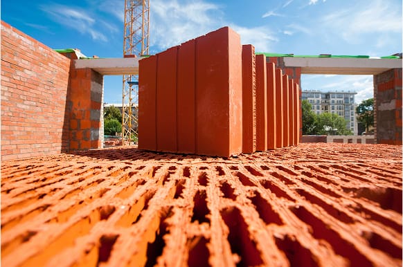 Чому варто обрати керамоблок для будівництва будинку