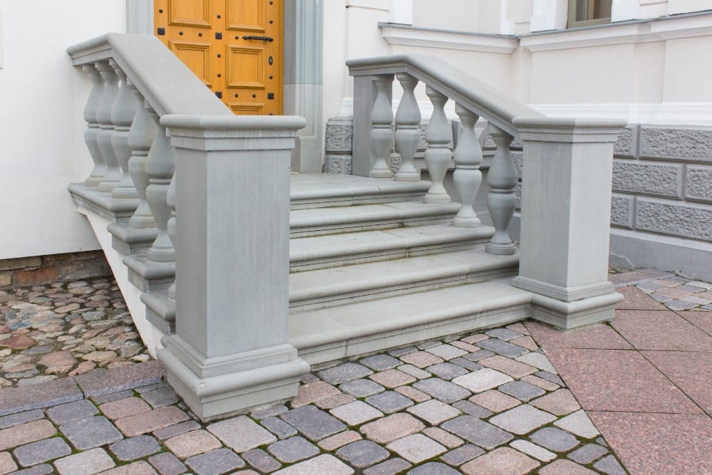 сходи з природного каменю