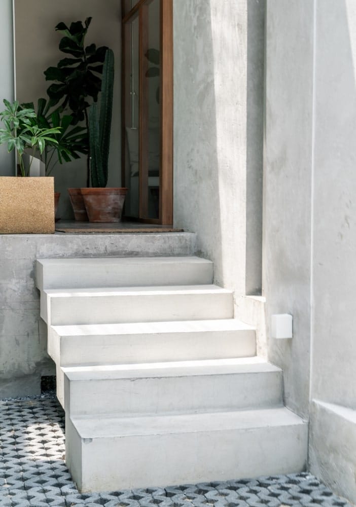 сходи з каменю на вулиці